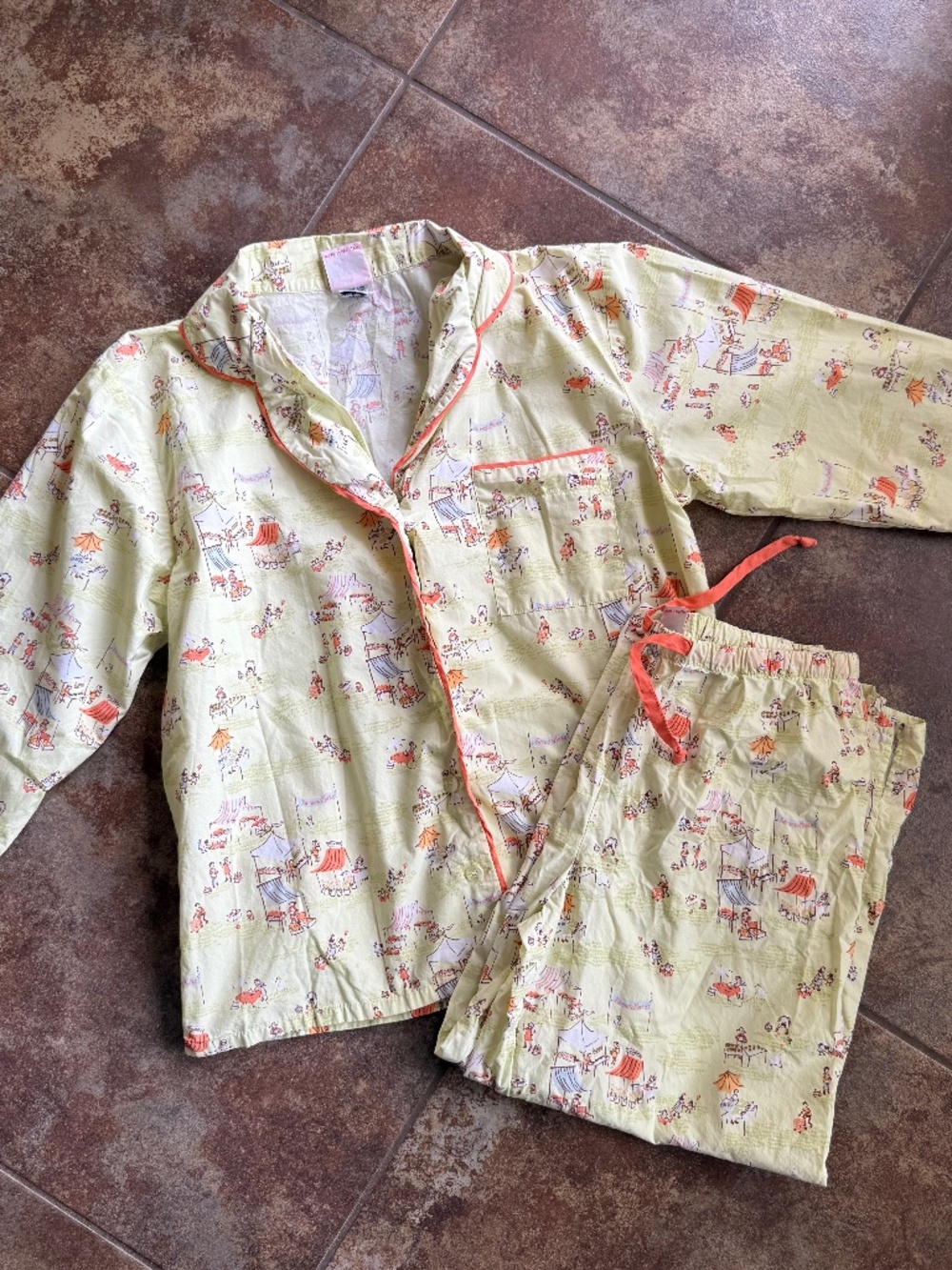 Munci Munci Farmer's Market pajama set LARGE